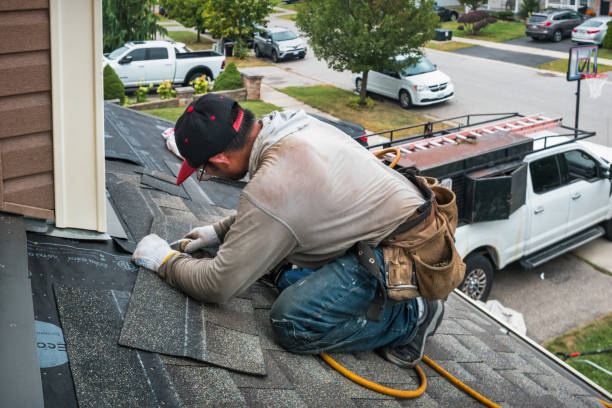 Professional Roofing technician working in Hemlock, MI